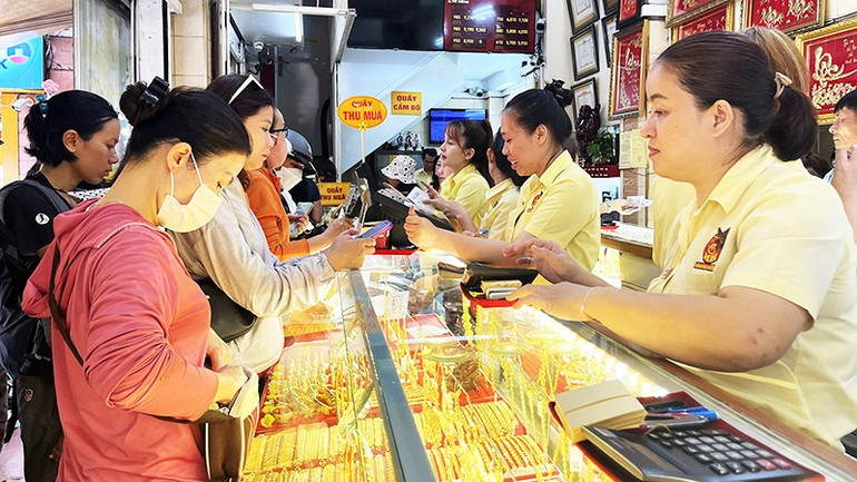 Sàn vàng được kỳ vọng sẽ “đánh thức” số lượng lớn vàng đang cất giữ trong dân cư. Ảnh: TTXVN 231.jpg