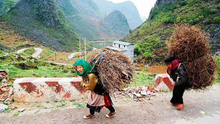 Hiểu biết pháp luật của người dân vùng sâu, vùng xa và nhóm đối tượng yếu thế còn hạn chế khiến hoạt động trợ giúp pháp lý ở một số nơi đạt hiệu quả chưa cao. Ảnh: ANH QUÂN 172.jpg