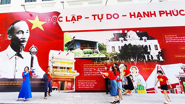 Nhiều điểm phố trở thành góc “check-in” độc đáo. 45.jpg