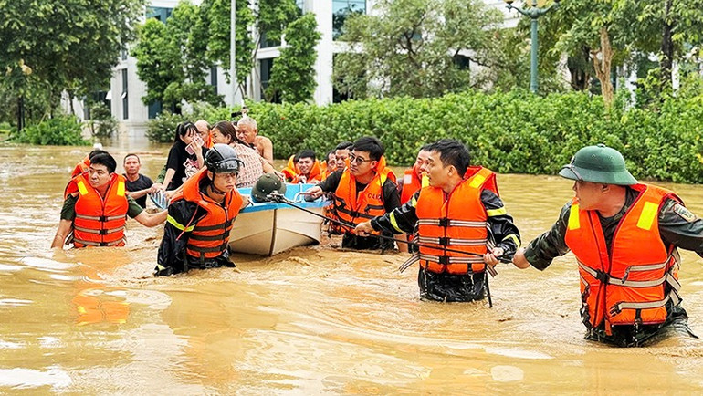 Sơ tán người dân khỏi vùng nguy hiểm. 44.jpg