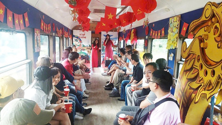 Toa cộng đồng trên chuyến tàu “Kết nối di sản miền trung”. 132.jpg