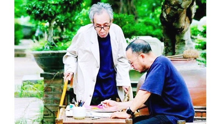 Nhà văn Kim Lân và con trai-họa sĩ Thành Chương, tại Việt Phủ Thành Chương. Ảnh: NGUYỄN ĐÌNH TOÁN 93.jpg
