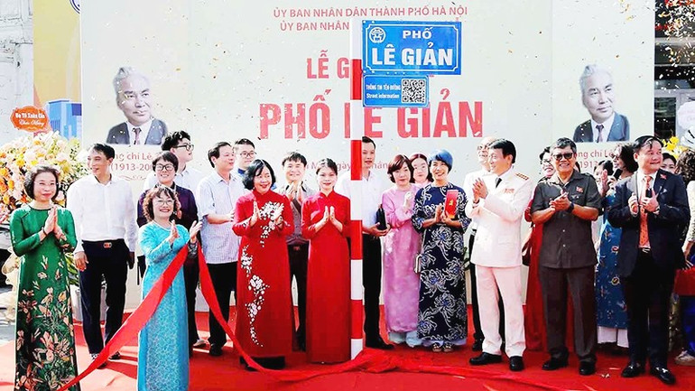 Lễ gắn biển phố Lê Giản. 172.jpg