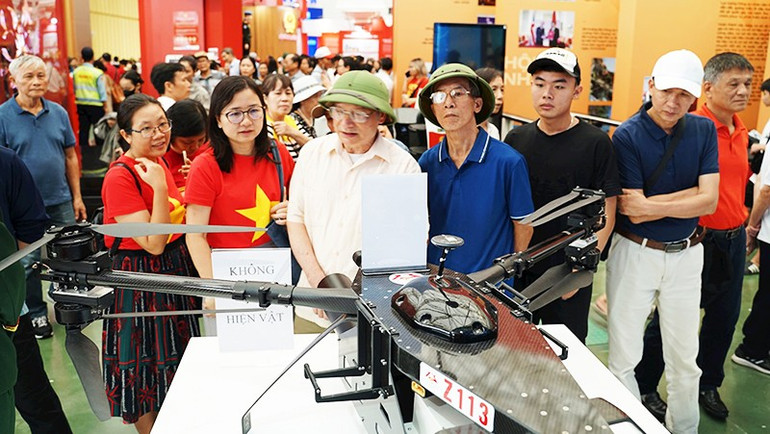 Khoa học công nghệ và đổi mới sáng tạo hiện diện ở mọi không gian triển lãm. 47.jpg