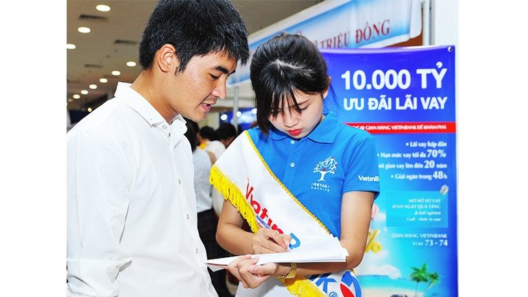 Xu hướng mở rộng cho vay bất động sản cũng diễn ra tại nhiều ngân hàng. Ảnh: Hải Nam 231.jpg