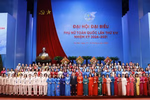 Các đồng chí lãnh đạo Đảng, Nhà nước chụp ảnh với các đại biểu dự Đại hội đại biểu Phụ nữ toàn quốc lần thứ XIV, nhiệm kỳ 2026-2031.