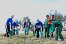 Các lực lượng đã tham gia “Hue Plogging 2025 - Thử thách làm cho Huế sạch hơn”.