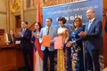 Ban Tổ chức Cuộc Vận động xây dựng văn hóa doanh nghiệp Việt Nam và Diễn đàn Phụ nữ Việt Nam tại châu Âu kí kết Chương trình phối hợp triển khai Ngày Văn hóa doanh nghiệp Việt Nam.