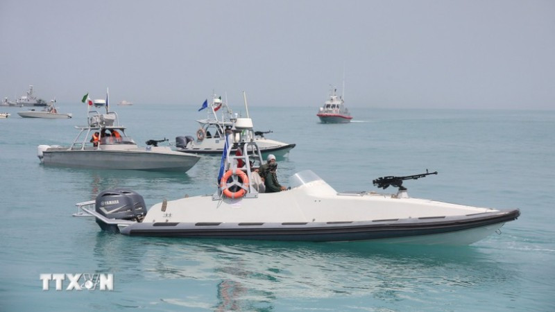 Tàu chiến của Lực lượng Vệ binh Cách mạng Hồi giáo Iran được triển khai tại Vịnh Persian, gần Bushehr, Iran. (Ảnh: THX/TTXVN) 