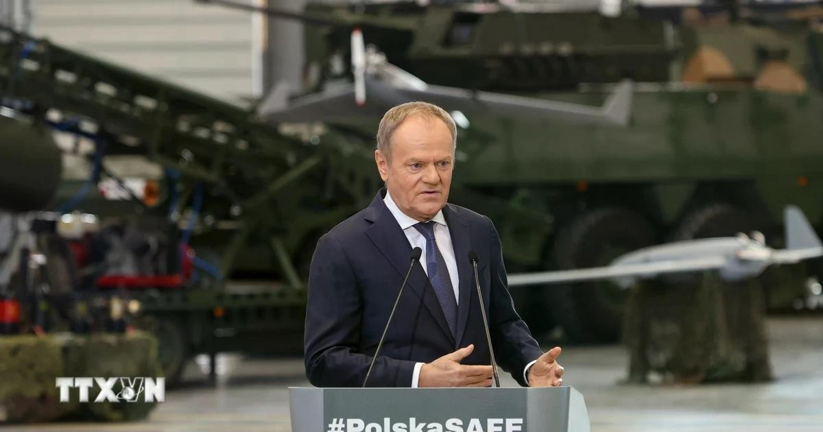 Thủ tướng Ba Lan Donald Tusk phát biểu tại Kobylka, gần Warsaw, Ba Lan. (Nguồn: PAP/TTXVN)