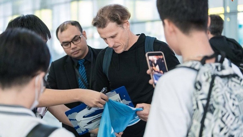 Diego Forlan đã có buổi giao lưu sôi nổi với các fan hâm mộ Việt Nam. (Ảnh: BTC)
