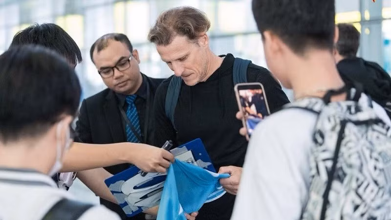 Diego Forlan đã có buổi giao lưu sôi nổi với các fan hâm mộ Việt Nam. (Ảnh: BTC)