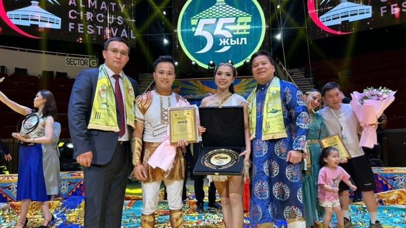 Tiết mục đu dây đôi “Duo Love” do Nghệ sĩ Ưu tú Thanh Tuấn và Nghệ sĩ Ưu tú Thu Hương biểu diễn xuất sắc giành Giải Vàng tại Liên hoan xiếc quốc tế lần thứ III diễn ra tại Kazakhstan. (Ảnh: LĐXVN). love-1877.jpg