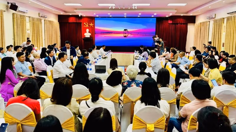 Toàn cảnh Hội nghị xúc tiến, quảng bá du lịch Hưng Yên-Ninh Bình-Cà Mau.