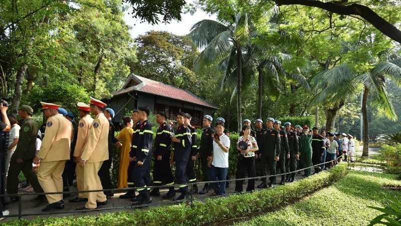 Mỗi di tích nơi đây đều giúp các cán bộ, chiến sĩ hiểu hơn về lối sống giản dị mà thanh cao của Bác. di-tich-9489.jpg