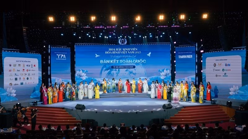 Đêm bán kết Hoa hậu Sinh viên Hòa bình Việt Nam 2025 quy tụ 44 thí sinh tranh tài. (Ảnh: BAN TỔ CHỨC)