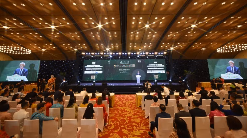 MICE EXPO 2025 khai mạc tại Trung tâm Hội nghị Quốc gia, Hà Nội với chủ đề "Di sản và công nghệ trong kỷ nguyên mới”.