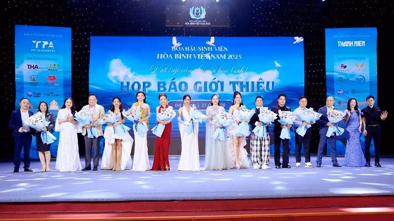 cac-nghe-si-khach-moi-tham-du-hop-bao-3933.jpg