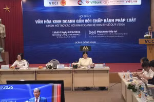 Phó Chủ tịch Liên đoàn Thương mại và Công nghiệp Việt Nam Hoàng Quang Phòng phát biểu tại hội thảo.