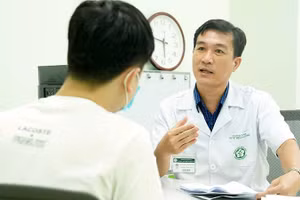 Bệnh viện Bạch Mai tổ chức khám bệnh cả ngoài giờ hành chính.
