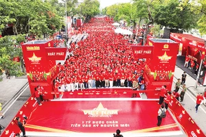 Chương trình đi bộ toàn quốc “Cùng Việt Nam tiến bước”.