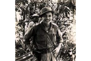 Chiến sĩ Hoàng Thượng Lân ở chiến trường.