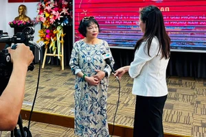 PGS, TS Nguyễn Thị Minh Thái trả lời phỏng vấn tại buổi họp báo.