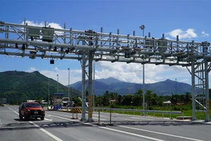 Mô hình thu phí tự động không dừng đa làn tự do không barie đầu vào (free-flow) lần đầu tiên được áp dụng ở Việt Nam tại cao tốc Nha Trang-Cam Lâm do đội ngũ kỹ sư người Việt của ELCOM thiết kế, sản xuất.