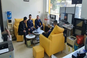 Lực lượng Quản lý thị trường tỉnh Cao Bằng tiến hành xử phạt vi phạm không thực hiện thủ tục thông báo website thương mại điện tử theo quy định của pháp luật.