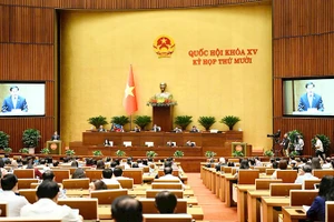 Toàn cảnh phiên thảo luận tại hội trường về bảo vệ môi trường tại kỳ họp thứ mười, Quốc hội khóa XV.