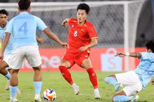 Nguyễn Văn Trường và các đồng đội được rèn giũa qua nhiều giải đấu trong năm. Ảnh | VFF