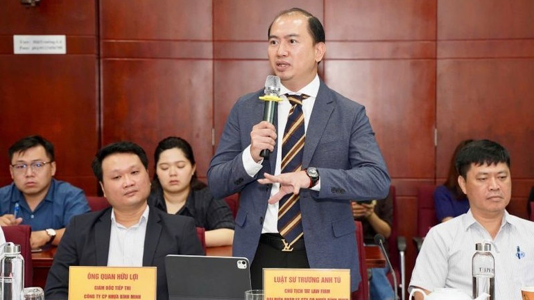 Luật sư Trương Anh Tú, đại diện pháp lý cho Công ty Cổ phần Nhựa Bình Minh. h1-toa-dam-hang-gia.jpg