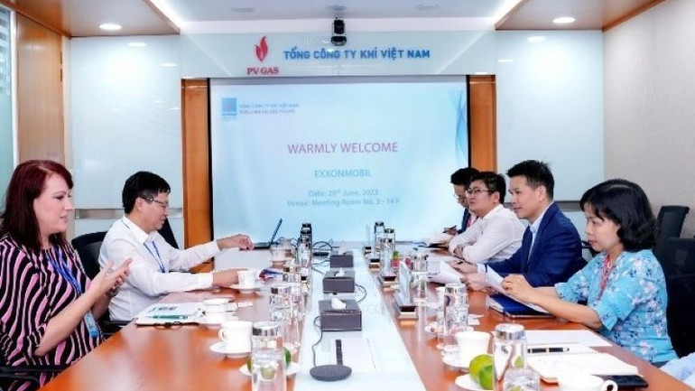 Lãnh đạo PV GAS tiếp đoàn Sumitomo để trao đổi phương án hợp tác phát triển chuỗi dự án điện khí LNG. h2-pv-gas-hanh-trinh-2.jpg