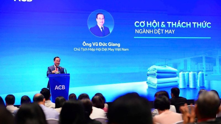Ông Vũ Đức Giang, Chủ tịch Hiệp hội Dệt may Việt Nam, phát biểu. h2-acb-ongg-vu-duc-giang-chu-tich-hiep-hoi-det-may-vn.jpg