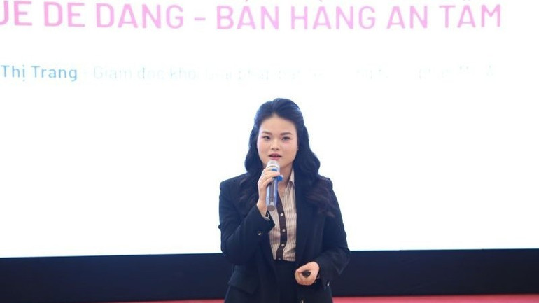 Bà Bùi Thị Trang, Giám đốc Khối Giải pháp bán lẻ MISA đã giới thiệu Bộ giải pháp quản lý bán hàng-hóa đơn điện tử-kê khai thuế. h3-hoi-thao-thue.jpg