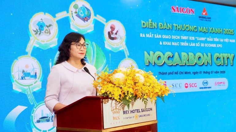 Thứ trưởng Công thương Phan Thị Thắng phát biểu tại Diễn đàn Thương mại xanh 2025. Ảnh SGGP h2-dien-dan-xanh.jpg