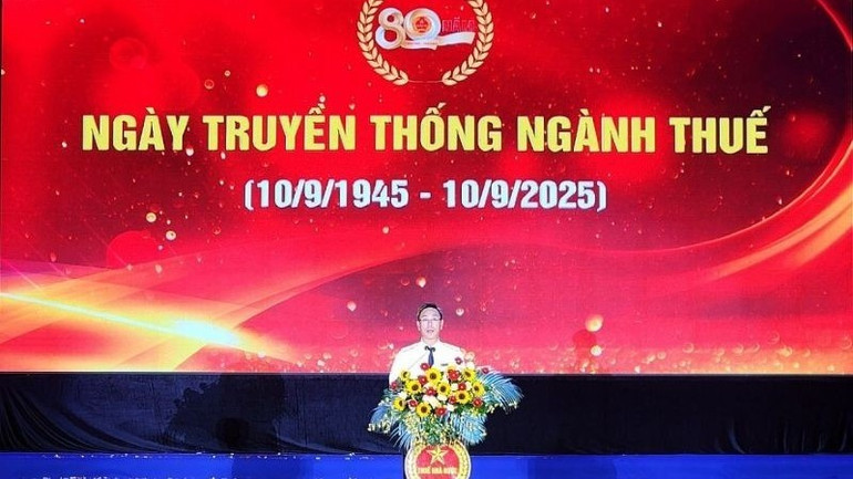 Trưởng Thuế Thành phố Hồ Chí Minh Đoàn Minh Dũng phát biểu tại Lễ kỷ niệm 80 năm Ngày truyền thống ngành thuế Việt Nam (10/9/1945-10/9/2025). h4-thue-80-nam.jpg