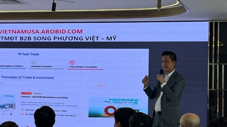 Đại diện Công ty Cổ phần Công nghệ Arobid giới thiệu nền tảng giao dịch thương mại điện tử B2B quốc tế Việt-Mỹ: VietnamUSA.Arobid.com. h2-xuat-khau-my.jpg