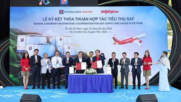 Ký kết thỏa thuận hợp tác tiêu thụ SAF giữa Petrolimex Aviation và Vietjet. h3-petrolimex.jpg