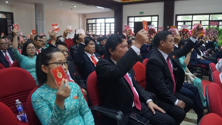 Các đại biểu biểu quyết tại Đại hội. h-2-dai-hoi-cs-dong-nai.jpg