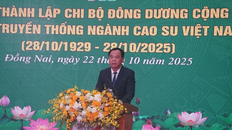 Ông Võ Tấn Đức, Phó Bí thư Tỉnh ủy, Chủ tịch Ủy ban nhân dân tỉnh Đồng Nai phát biểu. h1-96-nam-cs.jpg