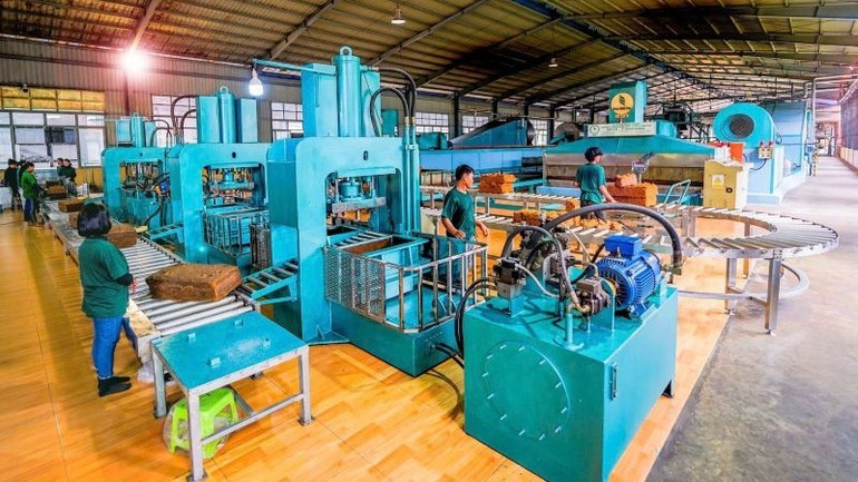 Công ty Cổ phần Cao su Chư Sê-Kampong Thom vận hành nhà máy chế biến công suất 32.400 tấn/năm tại tỉnh Kampong Thom (Campuchia). h3-cao-su-chu-se-k.jpg