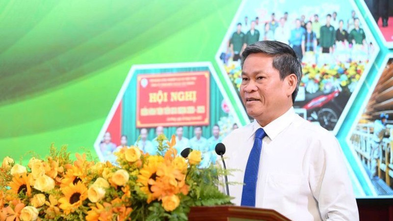 Phó Chủ tịch Tổng Liên đoàn Lao động Việt Nam Huỳnh Thanh Xuân phát biểu. h3-thi-dua-vrg.jpg
