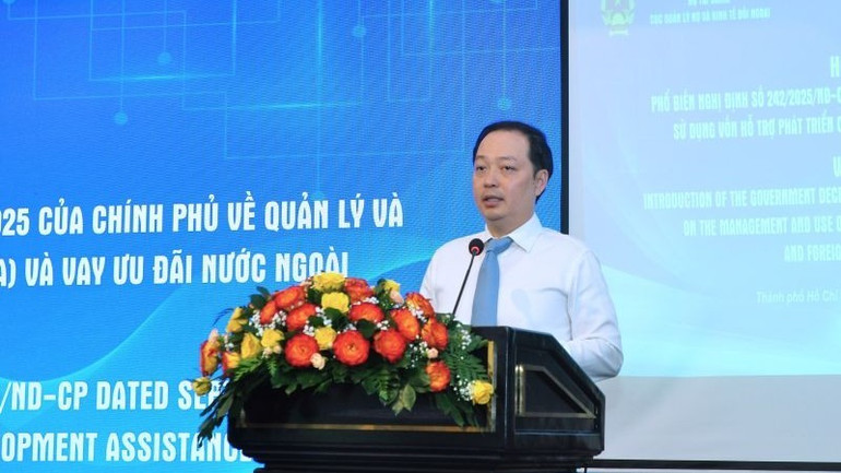 Ông Nguyễn Quốc Phương, Cục trưởng Cục Quản lý nợ và kinh tế đối ngoại (Bộ Tài chính) phát biểu. h1-ong-phuong.jpg