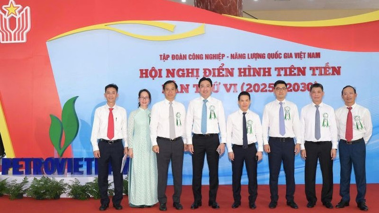 Lãnh đạo và cán bộ, công nhân viên của PV GAS tại hội nghị. h2-pvgas-thi-dua.jpg