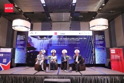 Các diễn giả tại phiên thảo luận chủ đề “Đạo đức trong kỷ nguyên dữ liệu và AI”.