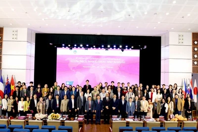 Các khách mời tham dự hội thảo: "Các vấn đề đương đại trong kinh tế, quản lý và kinh doanh” (CIEMB 2025) diễn ra trong ngày 27 và 28/11.