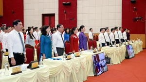 Đại biểu dự kỳ họp.
