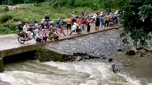 Cầu tràn suối Bún, xã Hà Lang, huyện Chiêm Hóa nơi xảy ra vụ việc.