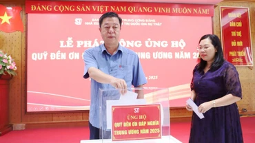 Nhà xuất bản Chính trị quốc gia Sự thật ủng hộ Quỹ “Đền ơn đáp nghĩa”